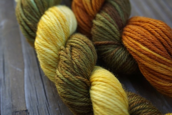 Mulitcolored onion dyed skeins, dyed with red and yellow onions.